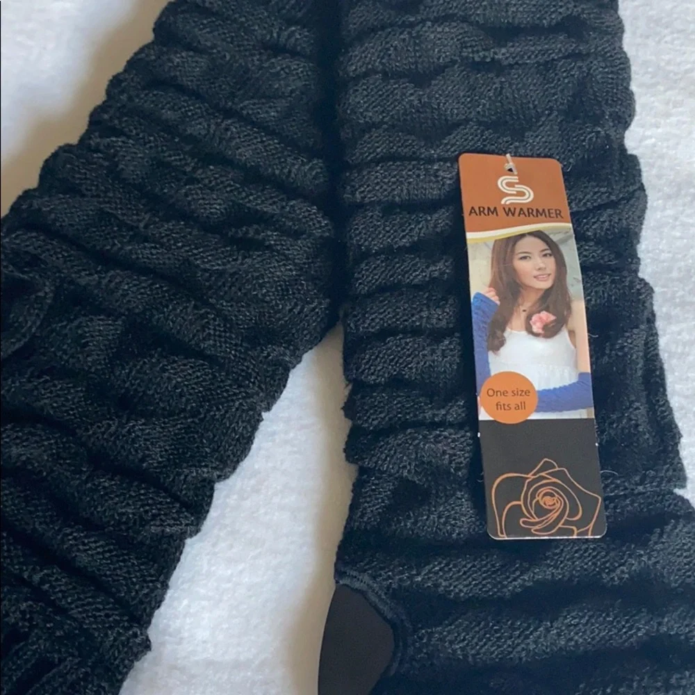 SALE 2/$27 3/$37 4/$45 Black Stretchy Comfy Arm Warmers